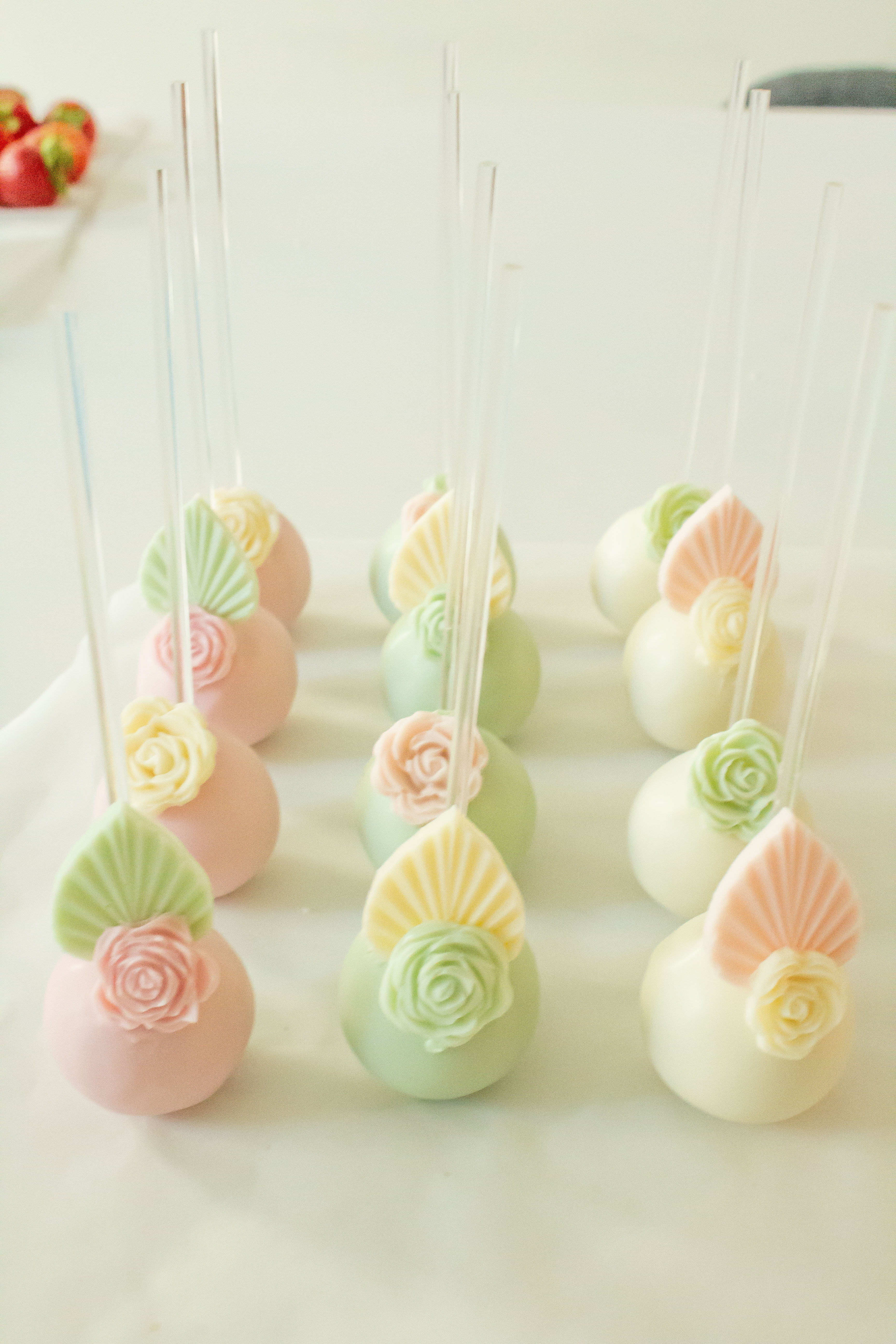Floral cake pops.